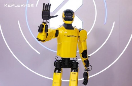 一場8小時直播，把人形機(jī)器人的“續(xù)航大戰(zhàn)”拉進(jìn)了現(xiàn)實(shí)